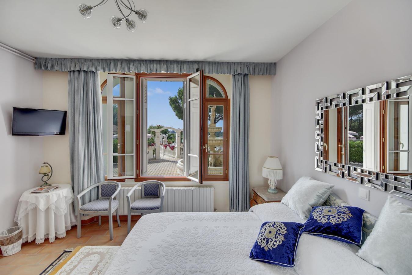 Le Chateau De Mei Lese La Croix-Valmer Habitación foto